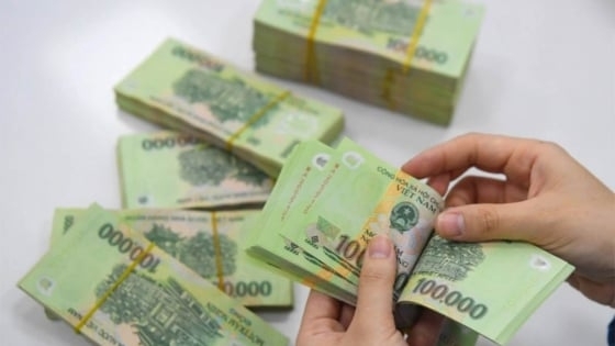 Người dân bắt đầu nhận quà 100.000 đồng từ hôm nay