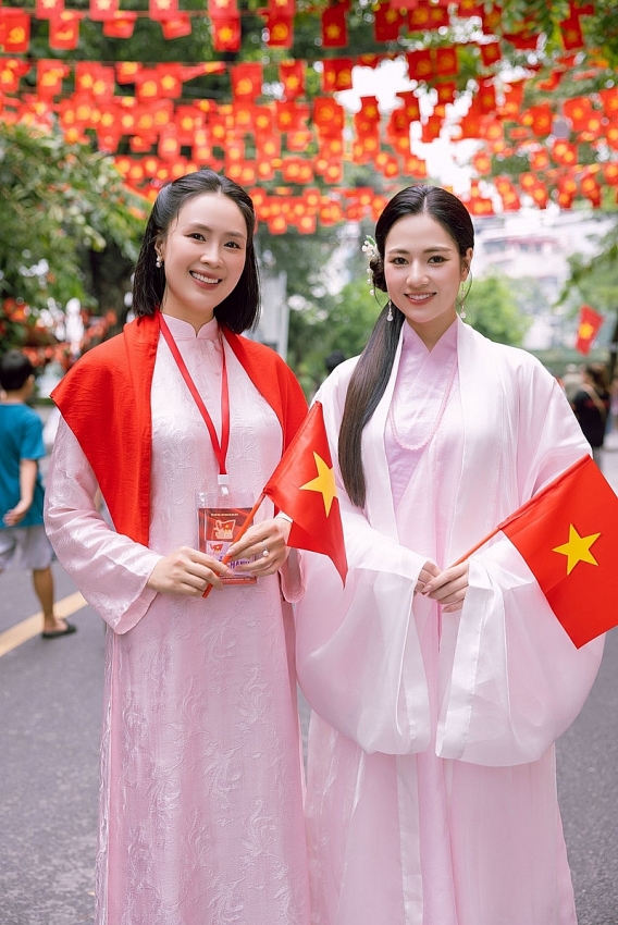 Hồng Diễm gây thương nhớ với vẻ đẹp dịu dàng nền nã, thướt tha trong tà áo dài
