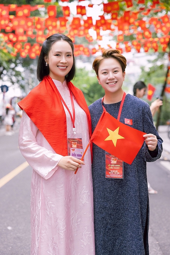 Hồng Diễm gây thương nhớ với vẻ đẹp dịu dàng nền nã, thướt tha trong tà áo dài