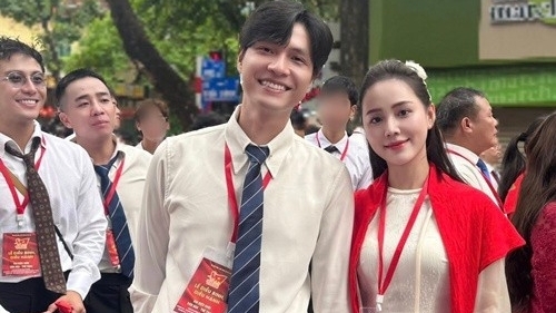 Cặp đôi phim VTV gây chú ý khi tham gia diễu binh A80