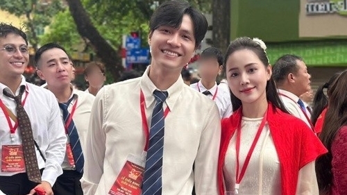 Cặp đôi phim VTV gây chú ý khi tham gia diễu binh A80
