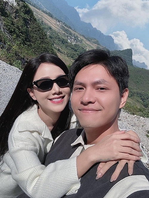 Cặp đôi phim VTV gây chú ý khi tham gia diễu binh A80