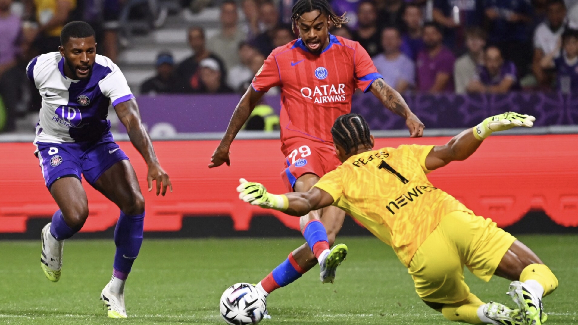 PSG thắng đậm Toulouse nhờ hat-trick siêu phẩm của Joao Neves