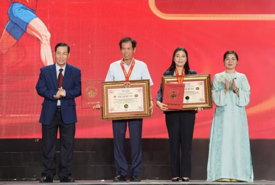 Hơn 10.000 khán giả dự Lễ khai mạc Sports Festival 2026 tại Lâm đồng Hơn 10.000 khán giả dự Lễ khai mạc Sports Festival 2026 tại Lâm đồng