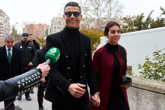 Ronaldo tổ chức ‘đám cưới cổ tích’ với bạn gái tại nơi đặc biệt Ronaldo tổ chức ‘đám cưới cổ tích’ với bạn gái tại nơi đặc biệt