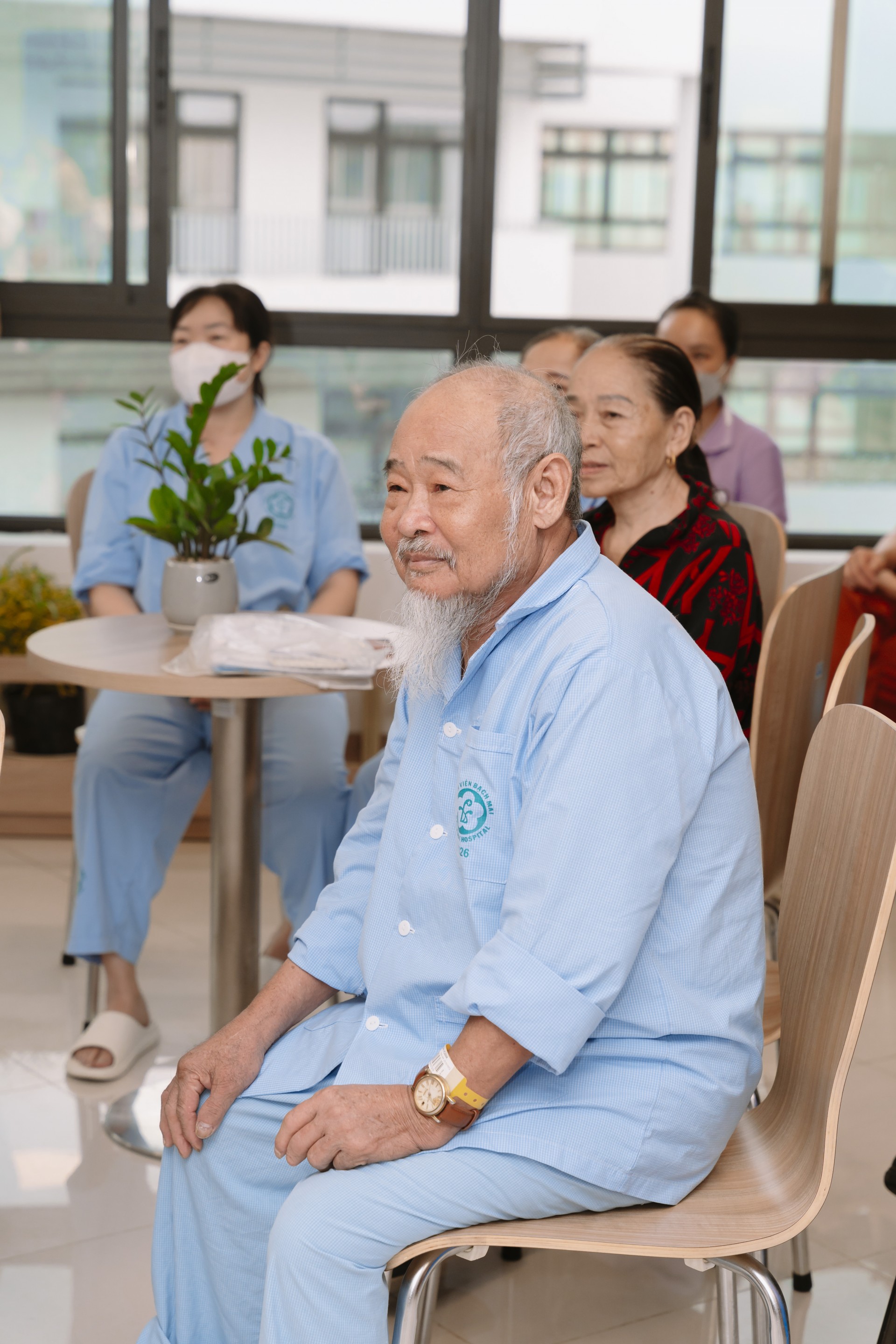 Khúc Ca Blouse Trắng 2026