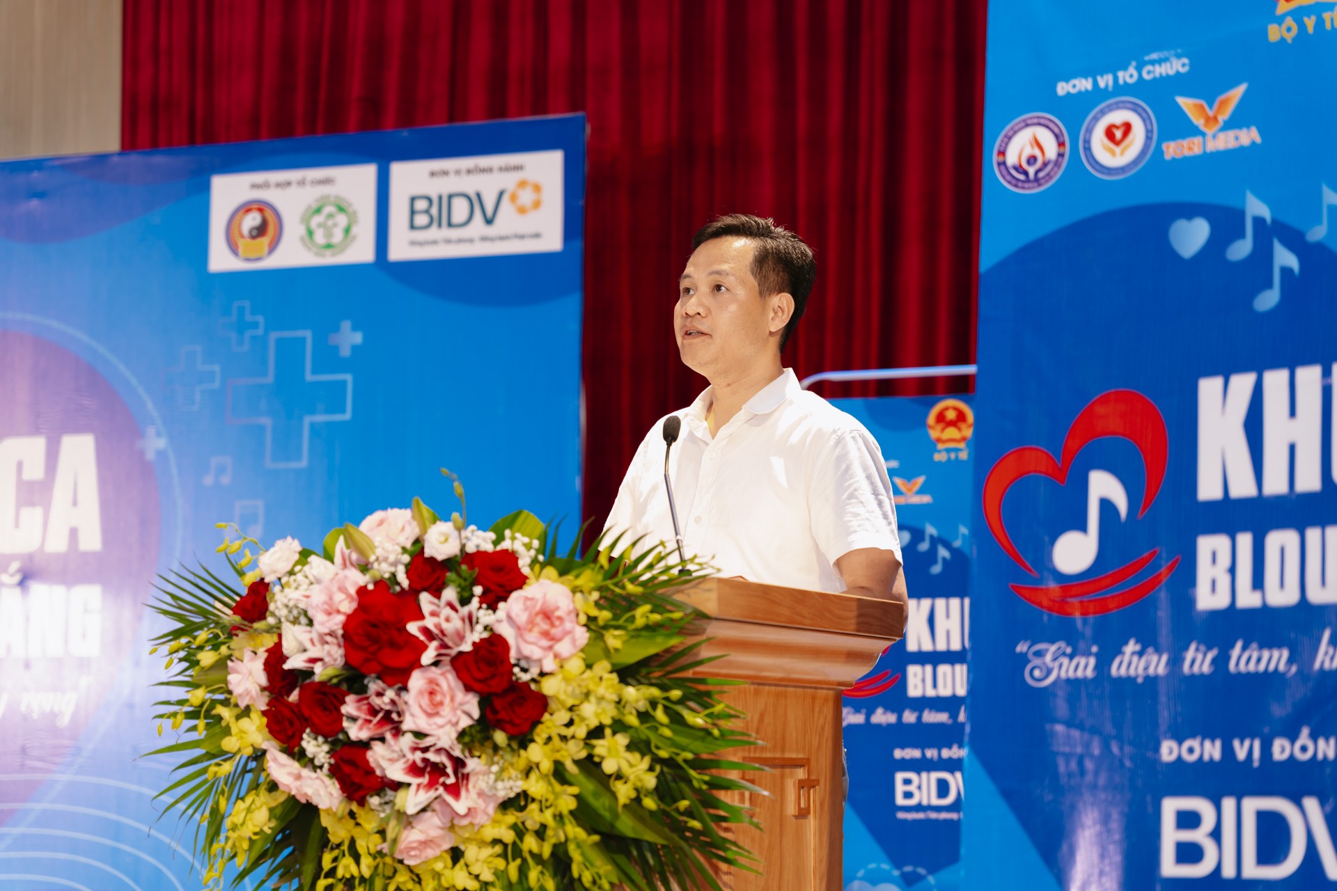 Khúc Ca Blouse Trắng 2026