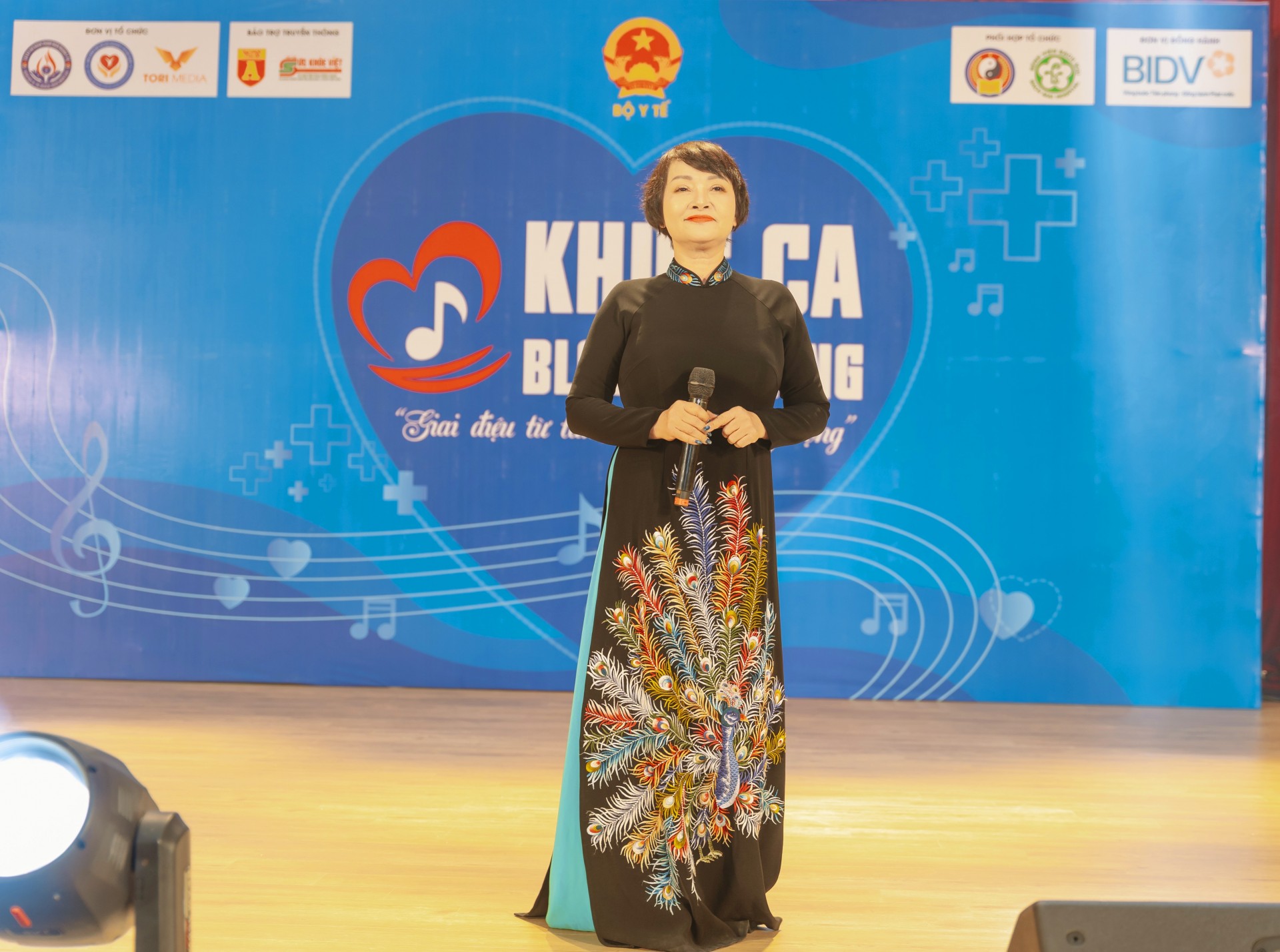 Khúc Ca Blouse Trắng 2026