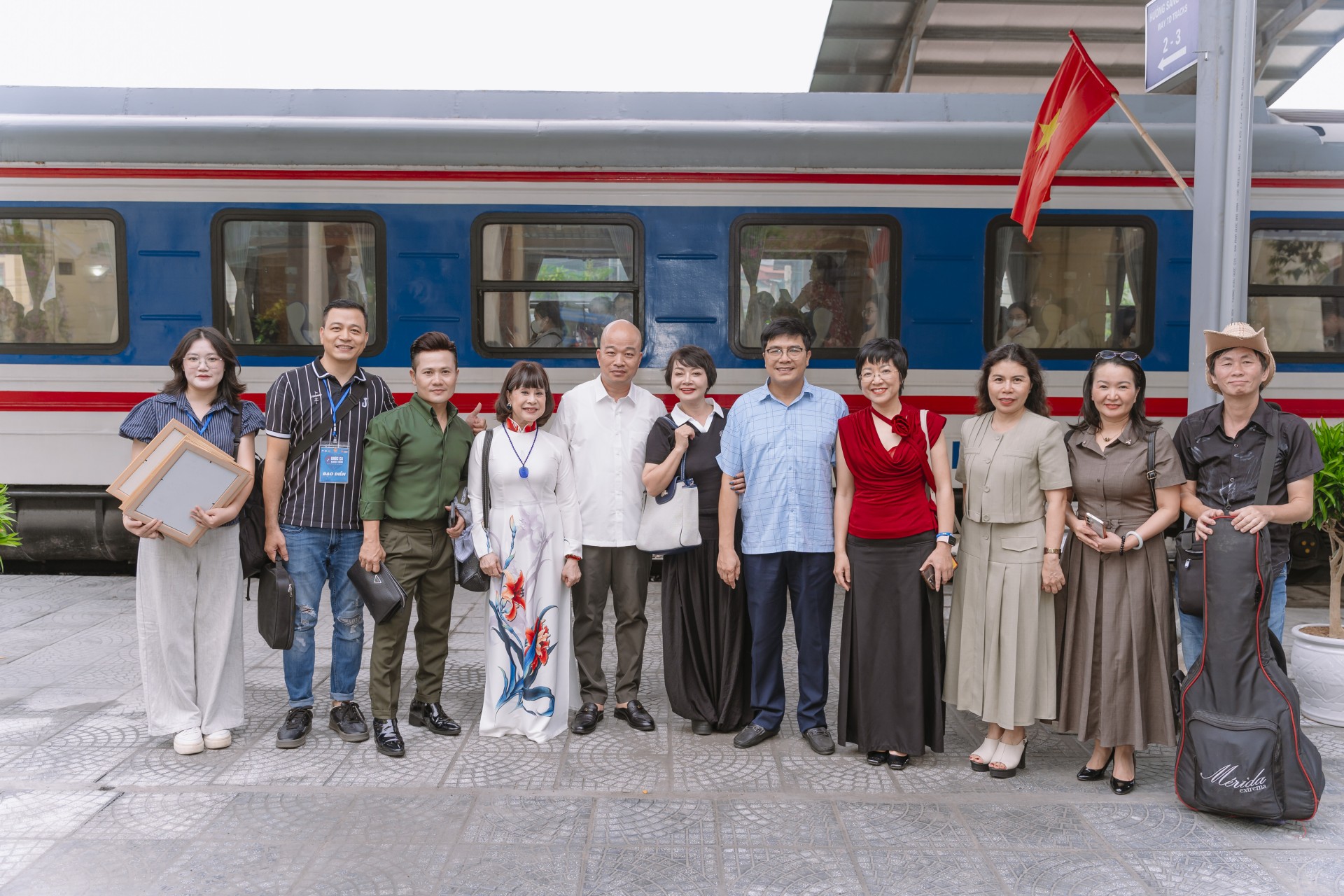 Khúc Ca Blouse Trắng 2026