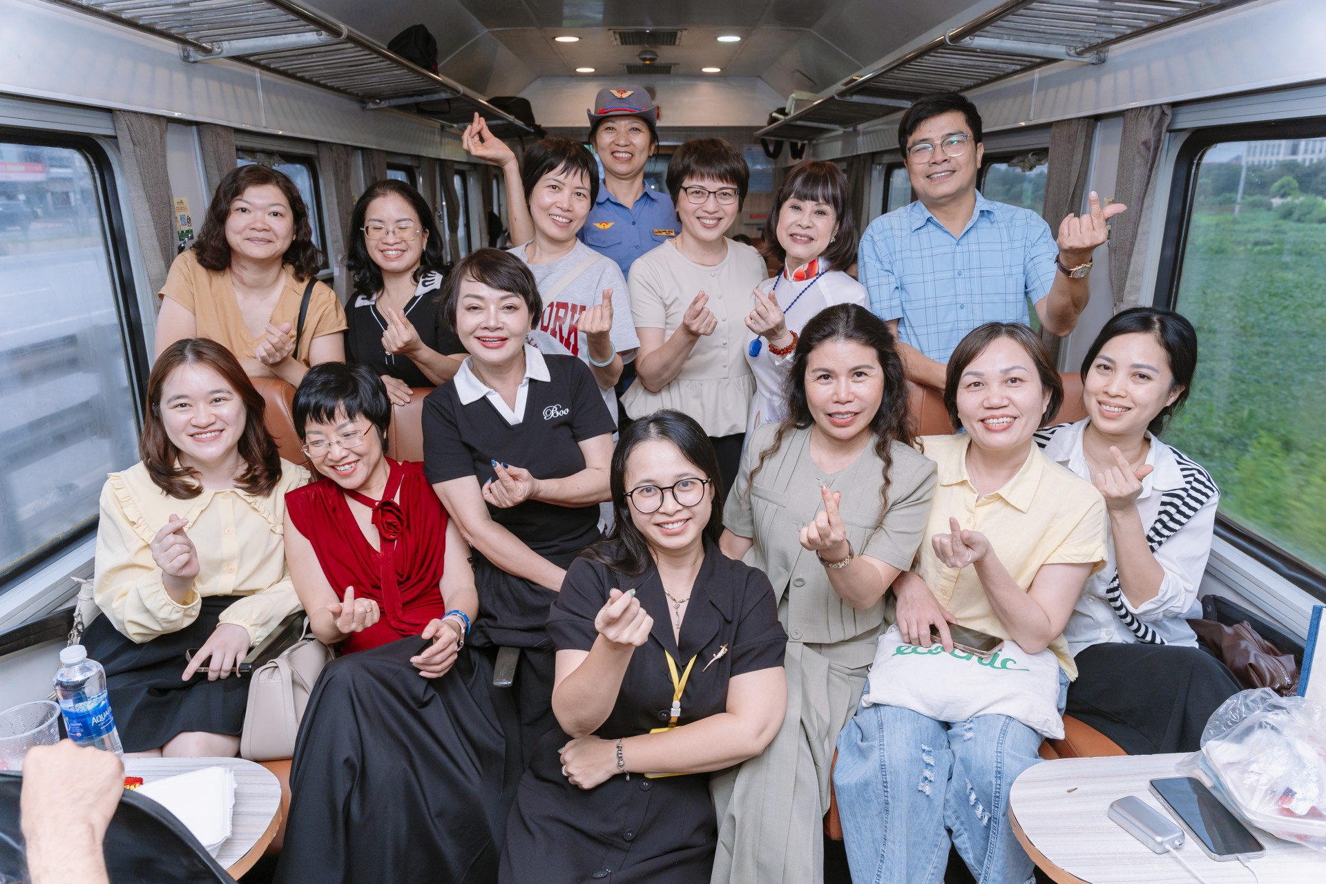 Khúc Ca Blouse Trắng 2026