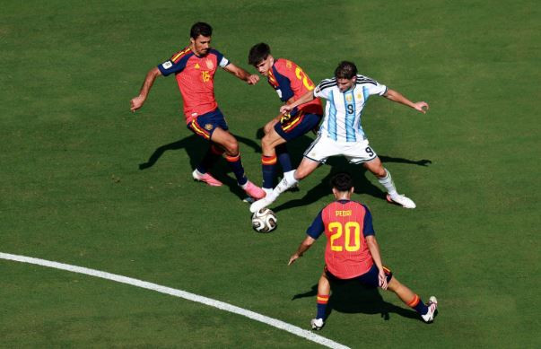 Rời Man City, vì sao Barcelona là bến đỗ hoàn hảo hơn Real Madrid cho Rodri?