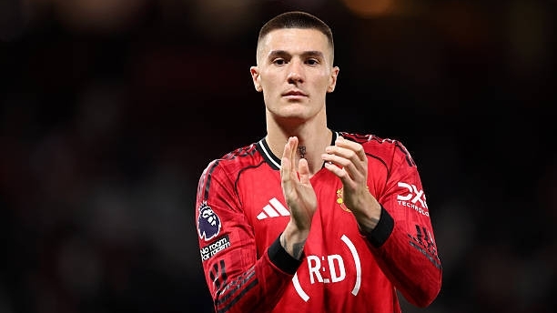 Manchester United đón tin vui khi Benjamin Sesko tăng tốc phục hồi chấn thương trước mùa giải mới