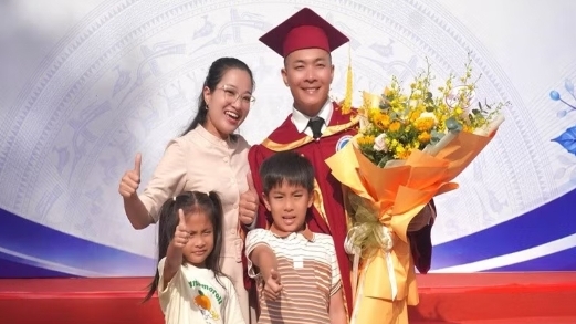 Hành trình 10 năm của Quốc Cơ từ cử nhân đến thạc sĩ