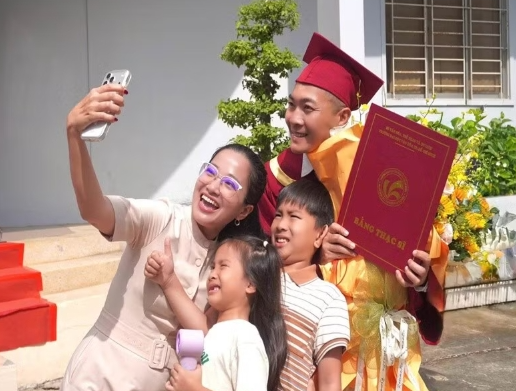Hành trình 10 năm của Quốc Cơ từ cử nhân đến thạc sĩ