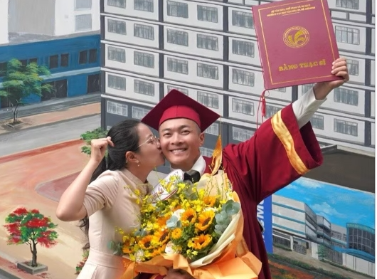 Hành trình 10 năm của Quốc Cơ từ cử nhân đến thạc sĩ