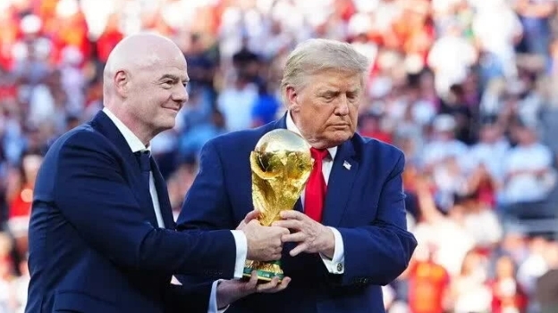 Chủ tịch FIFA chịu sức ép rời ghế, Tổng thống Trump lên tiếng "đỡ lời"