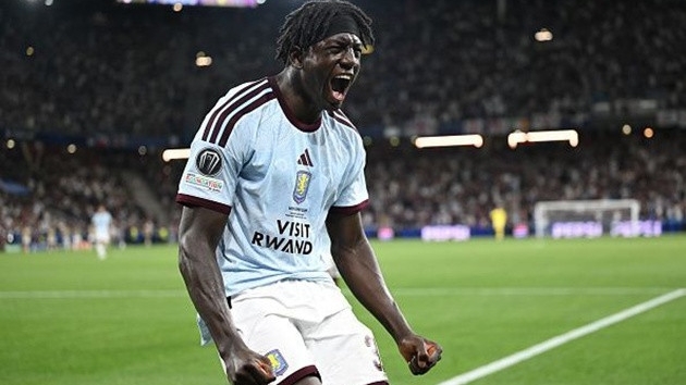 Tiền đạo 17 tuổi Brian Madjo xô đổ kỷ lục 30 năm của Patrick Kluivert tại Siêu cúp châu Âu