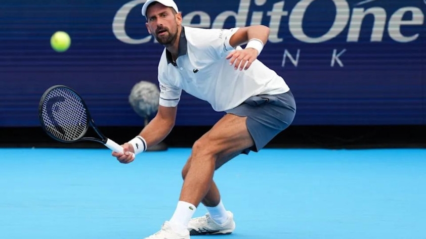 Novak Djokovic dính sự cố sức khỏe nghiêm trọng, thua ngược Tirante tại Cincinnati Open