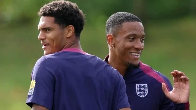 Mikel Arteta đứng trước bài toán nhân sự: Lựa chọn Ezri Konsa hay Jarell Quansah cho Arsenal?