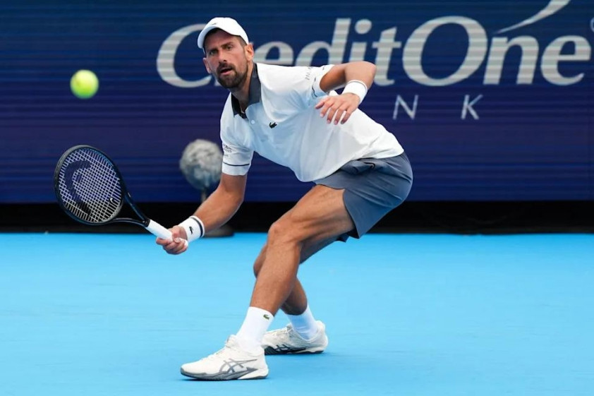 Novak Djokovic dính sự cố sức khỏe nghiêm trọng, thua ngược Tirante...