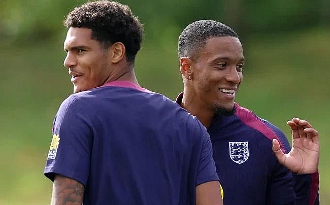 Mikel Arteta đứng trước bài toán nhân sự: Lựa chọn Ezri Konsa hay Jarell Quansah cho Arsenal?