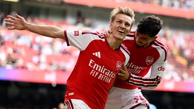 Martin Odegaard rực sáng ở Siêu cúp Anh: Nhạc trưởng Arsenal trở lại đỉnh cao