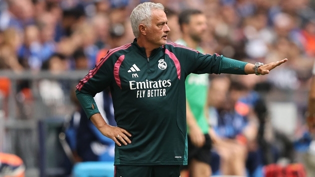Real Madrid thời Jose Mourinho: Dấu ấn chiến thuật mới và bài toán quản lý các siêu sao