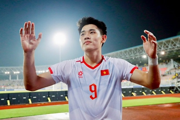 Tuyển Việt Nam đối mặt bài toán lực lượng: Đình Bắc và Xuân Mạnh trước nguy cơ bị treo giò Tuyển Việt Nam đối mặt bài toán lực lượng: Đình Bắc và Xuân Mạnh trước nguy cơ bị treo giò