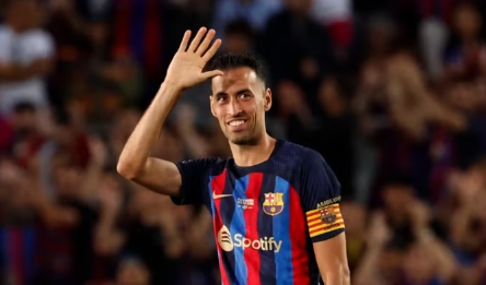 Sergio Busquets tái xuất bất ngờ ở Barca