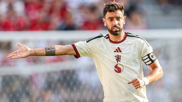 Manchester United từ chối mọi lời đề nghị giữ chân thủ quân Bruno Fernandes tại Old Trafford