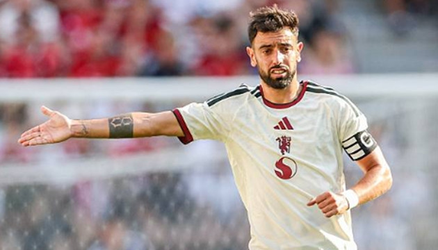 Manchester United từ chối mọi lời đề nghị giữ chân thủ quân Bruno Fernandes tại Old Trafford