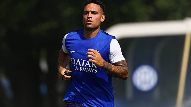 Barcelona dốc toàn lực chiêu mộ Lautaro Martinez nhằm hoàn thiện hàng công cho Hansi Flick