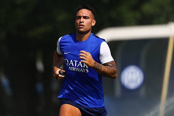 Barcelona dốc toàn lực chiêu mộ Lautaro Martinez nhằm hoàn thiện hàng công cho Hansi Flick