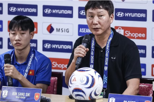 HLV Kim Sang-sik ‘yêu cầu đặc biệt’ với Xuân Son