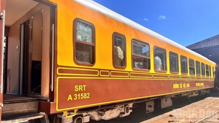 Tàu di sản Huế-Phong Nha triển khai nhiều dịch vụ ưu đãi cho khách đi tàu