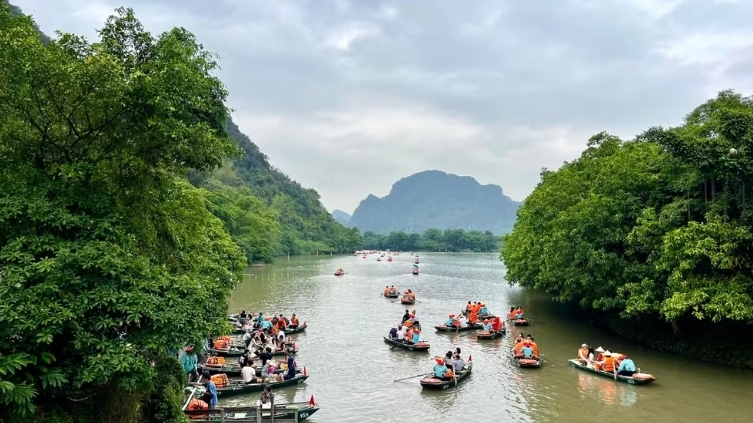 Ninh Bình tạm dừng nhiều tuyến tham quan du lịch do ảnh hưởng của mưa, bão
