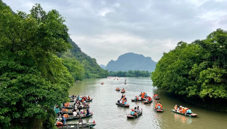 Ninh Bình tạm dừng nhiều tuyến tham quan du lịch do ảnh hưởng của mưa, bão