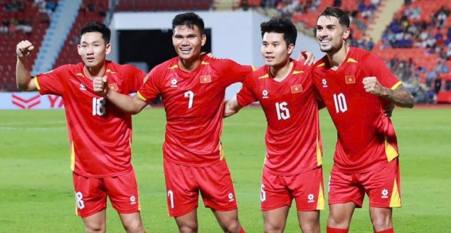 Tuyển Việt Nam và bài toán củng cố hàng thủ của HLV Kim Sang-sik trước trận chung kết lượt về