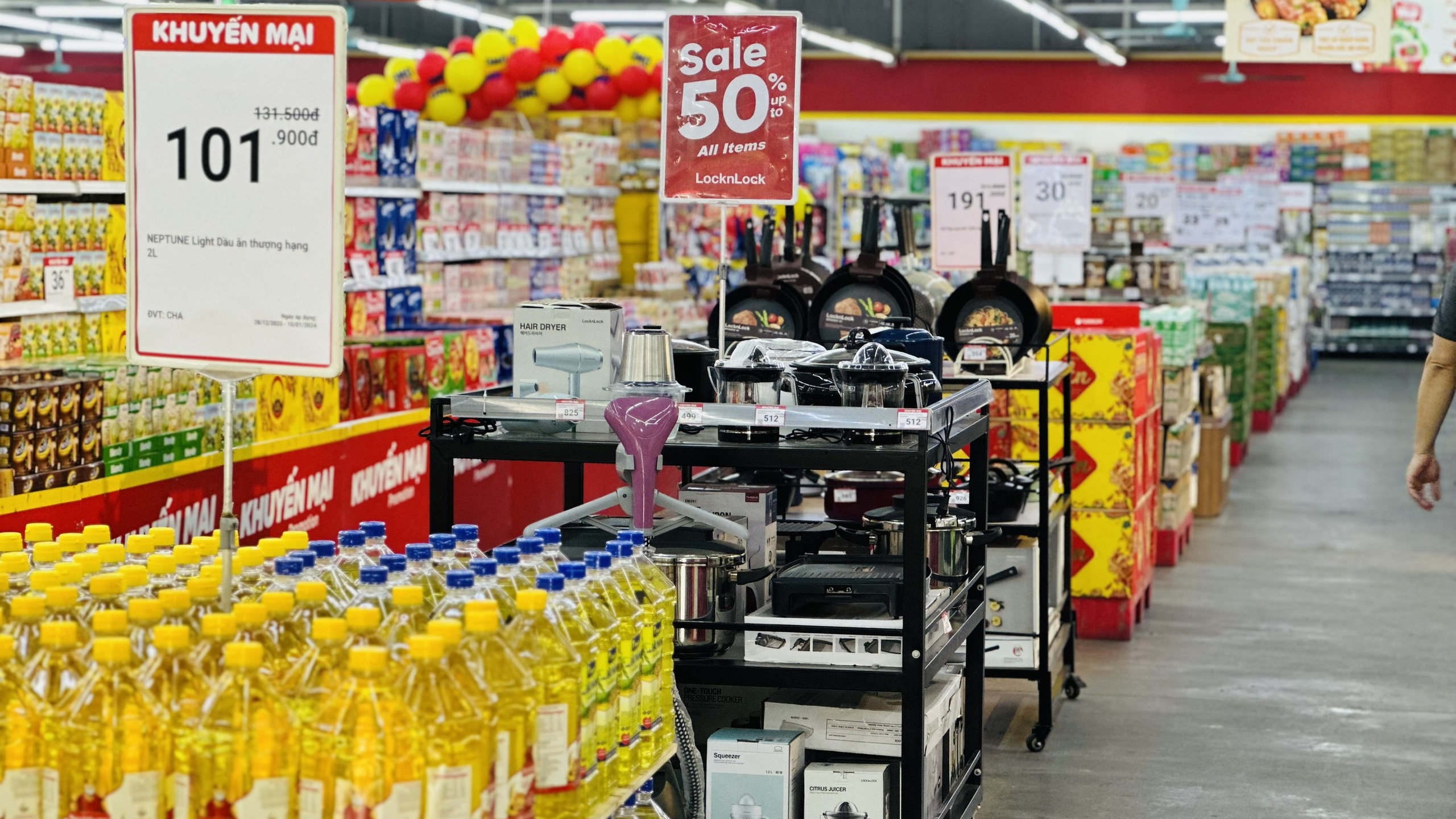 Khuyến mại đến 50%, người mua thực sự tiết kiệm được bao nhiêu?