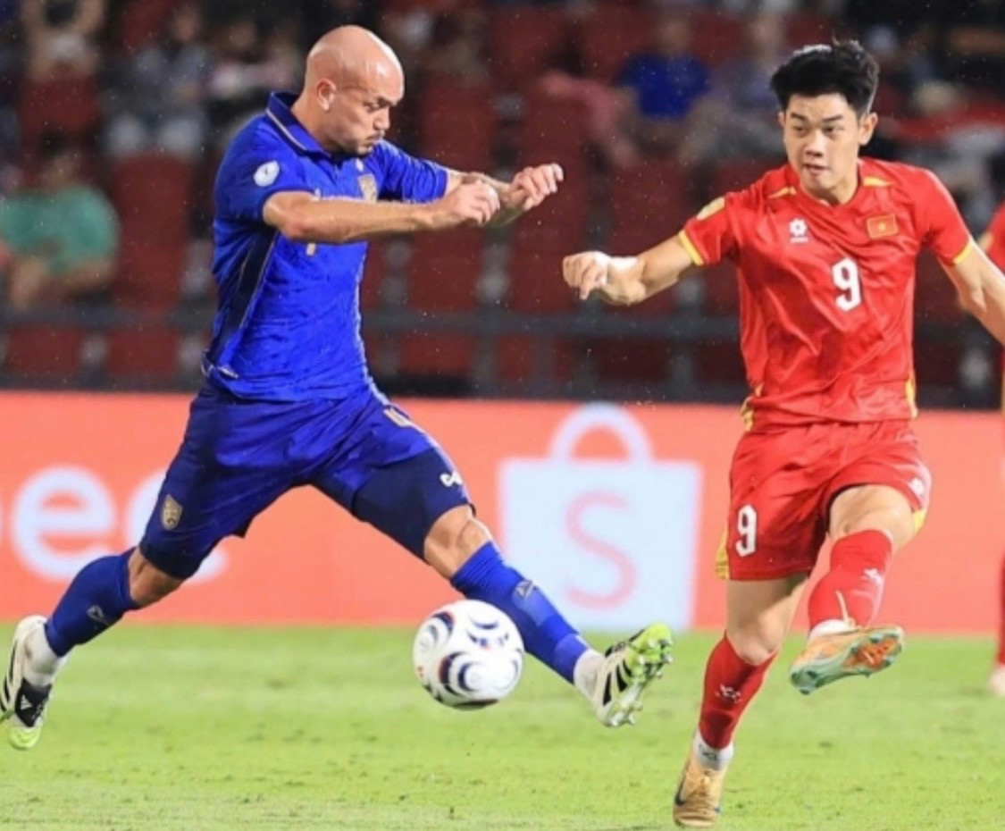 Nhà vô địch tuyệt đối