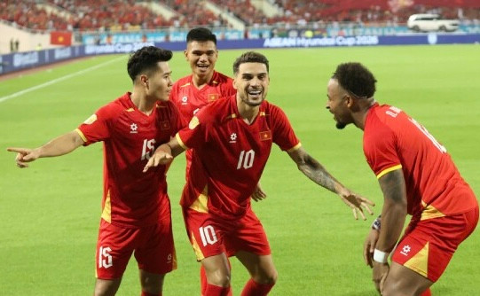 Nhà vô địch tuyệt đối