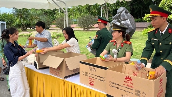 Hà Nội tặng 45.000 suất quà cho du khách viếng Lăng Chủ tịch Hồ Chí Minh dịp 2/9