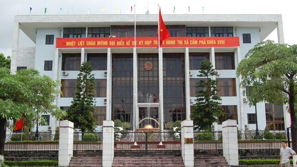 Khai trừ Đảng 3 cán bộ ở Quảng Ninh do đánh bạc, vi phạm khi thu hồi đất