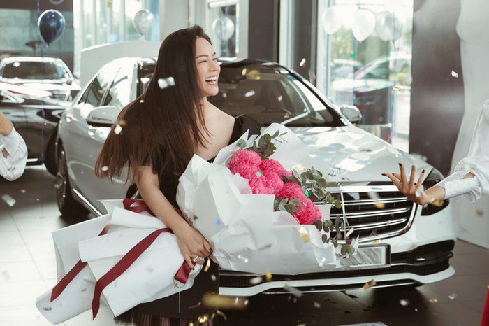 Từ quá khứ cơ cực phải đi làm giúp việc, nay Nhật Kim Anh sở hữu khối tài sản siêu 'khủng' Từ quá khứ cơ cực phải đi làm giúp việc, nay Nhật Kim Anh sở hữu khối tài sản siêu 'khủng'