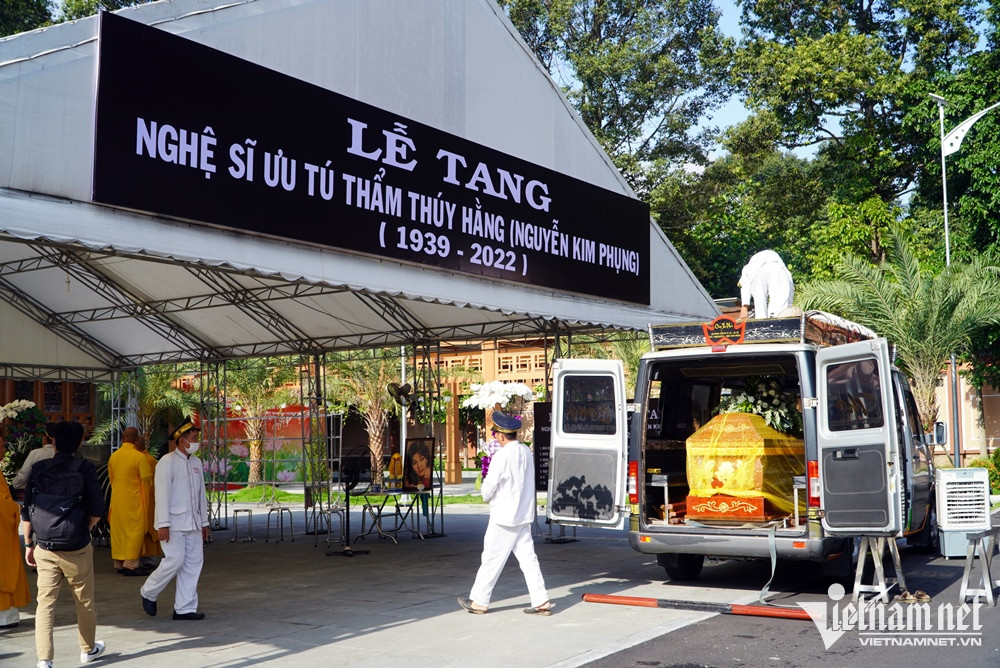 Lễ tang minh tinh Thẩm Thúy Hằng