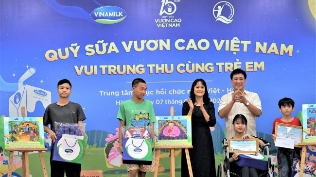 Thêm một mùa Trung thu ấm áp trong hành trình 15 năm của Quỹ sữa Vươn cao Việt Nam