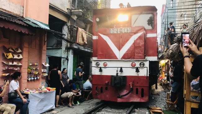 Thu hồi toàn bộ giấy phép kinh doanh cà phê đường tàu trong vòng 3 ngày tới