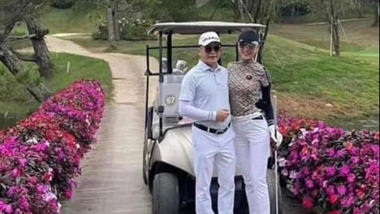 Phương Oanh và Shark Bình tay trong tay tình cảm trên sân golf