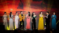 Liveshow Quang Lê: Sang trọng, đẳng cấp, 'đã' phần nghe, 'thỏa' phần nhìn