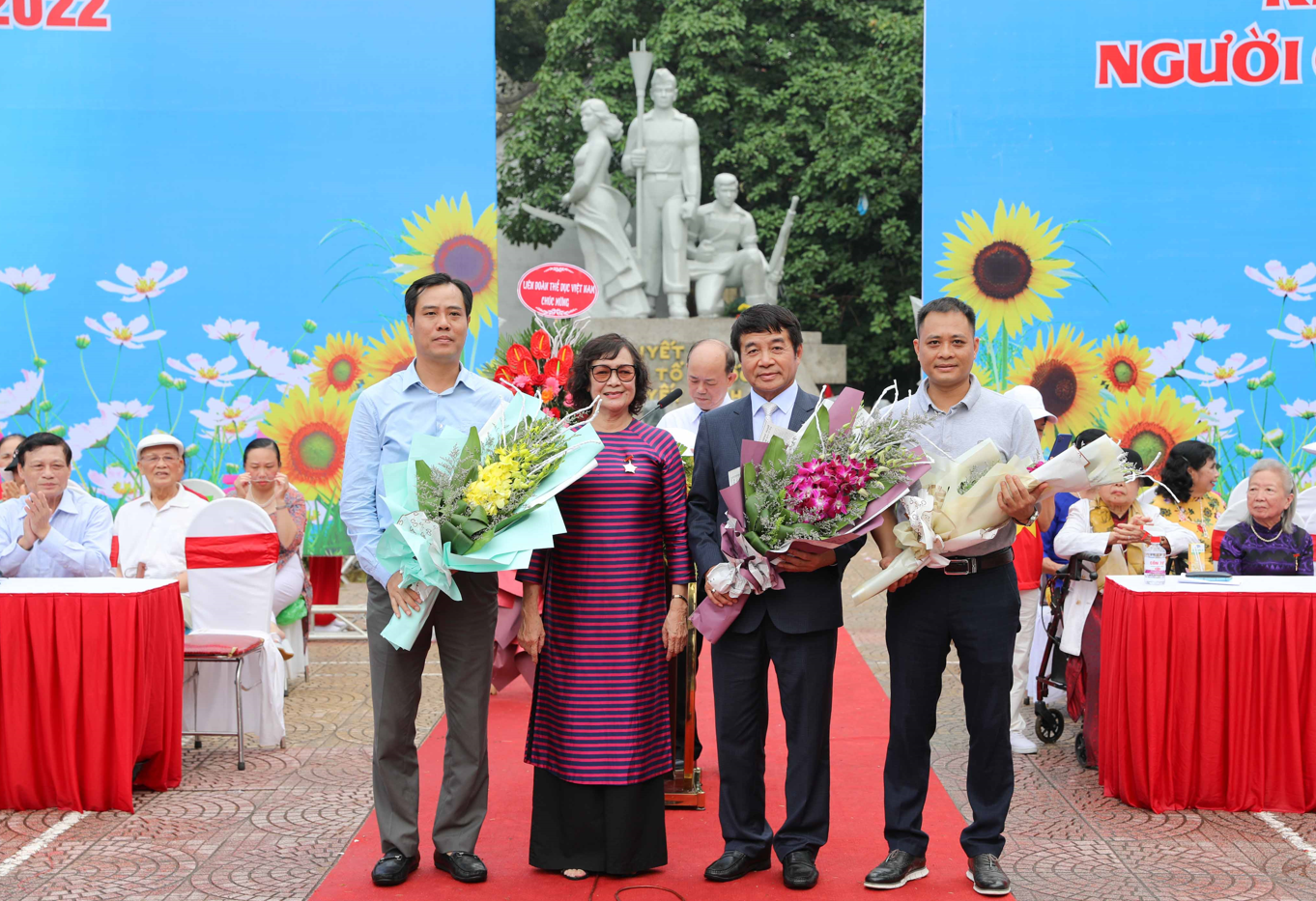 Vinamilk: Đồng hành cùng hàng ngàn người cao tuổi đồng diễn thể dục dưỡng sinh tại Hà Nội